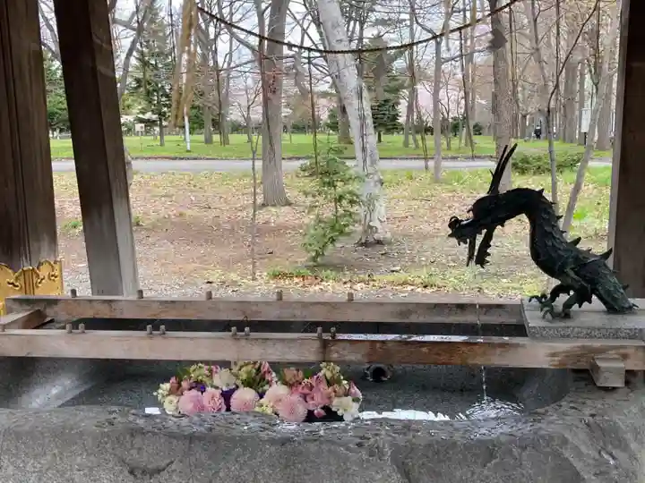 彌彦神社 (伊夜日子神社)の手水舎