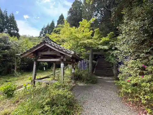 葛木御歳神社の{uncategorized: "未分類", other: "その他", undefined: "問題あり", building: "その他建物", grave: "お墓", sacred_gate: "鳥居", guardian: "狛犬", statue: "像", buddha: "仏像", history: "歴史", nature: "自然", garden: "庭園", animal: "動物", pagoda: "塔", temizu: "手水舎", mountain_gate: "山門・神門", sanctuary: "本殿・本堂", subordinate: "末社・摂社", art: "芸術", scenery: "景色", jizo: "地蔵", ema: "絵馬", goshuin: "御朱印", omikuji: "おみくじ", items: "授与品その他", amulet: "お守り", goshuincho: "御朱印帳", eats: "食事", festival: "お祭り", votive_dance: "神楽", shichigosan: "七五三参", wedding: "結婚式", experience: "体験その他", initially: "初詣", around: "周辺", anti_infection: "感染症対策"}