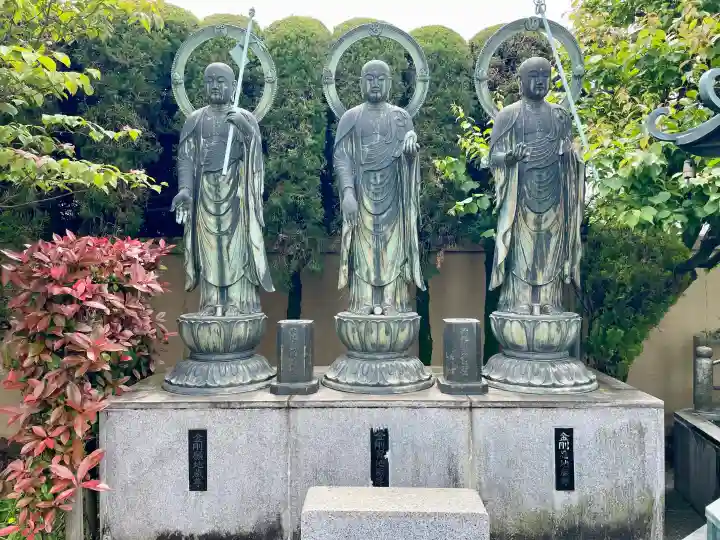 地蔵寺の{uncategorized: "未分類", other: "その他", undefined: "問題あり", building: "その他建物", grave: "お墓", sacred_gate: "鳥居", guardian: "狛犬", statue: "像", buddha: "仏像", history: "歴史", nature: "自然", garden: "庭園", animal: "動物", pagoda: "塔", temizu: "手水舎", mountain_gate: "山門・神門", sanctuary: "本殿・本堂", subordinate: "末社・摂社", art: "芸術", scenery: "景色", jizo: "地蔵", ema: "絵馬", goshuin: "御朱印", omikuji: "おみくじ", items: "授与品その他", amulet: "お守り", goshuincho: "御朱印帳", eats: "食事", festival: "お祭り", votive_dance: "神楽", shichigosan: "七五三参", wedding: "結婚式", experience: "体験その他", initially: "初詣", around: "周辺", anti_infection: "感染症対策"}