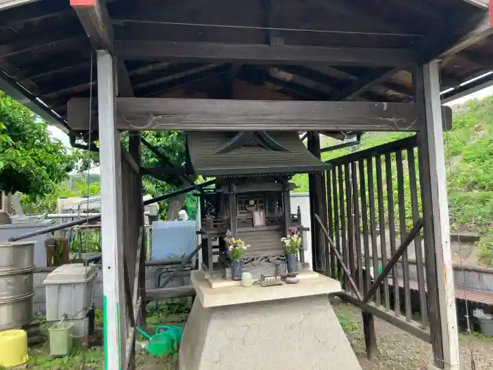 上溝田中不動堂の{uncategorized: "未分類", other: "その他", undefined: "問題あり", building: "その他建物", grave: "お墓", sacred_gate: "鳥居", guardian: "狛犬", statue: "像", buddha: "仏像", history: "歴史", nature: "自然", garden: "庭園", animal: "動物", pagoda: "塔", temizu: "手水舎", mountain_gate: "山門・神門", sanctuary: "本殿・本堂", subordinate: "末社・摂社", art: "芸術", scenery: "景色", jizo: "地蔵", ema: "絵馬", goshuin: "御朱印", omikuji: "おみくじ", items: "授与品その他", amulet: "お守り", goshuincho: "御朱印帳", eats: "食事", festival: "お祭り", votive_dance: "神楽", shichigosan: "七五三参", wedding: "結婚式", experience: "体験その他", initially: "初詣", around: "周辺", anti_infection: "感染症対策"}