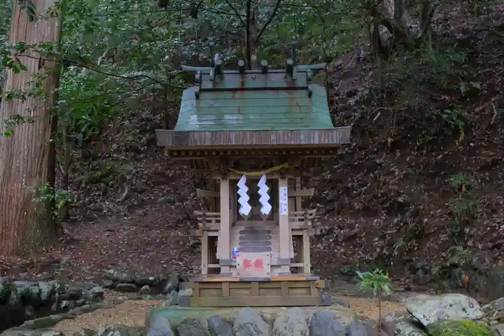 丹生川上神社(中社)の末社・摂社