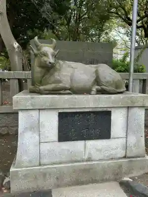 牛嶋神社の像