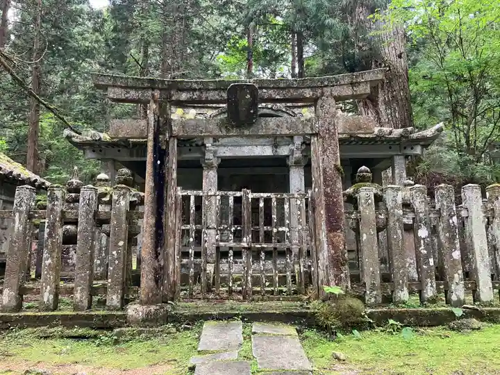 高野山金剛峯寺奥の院(和歌山県)