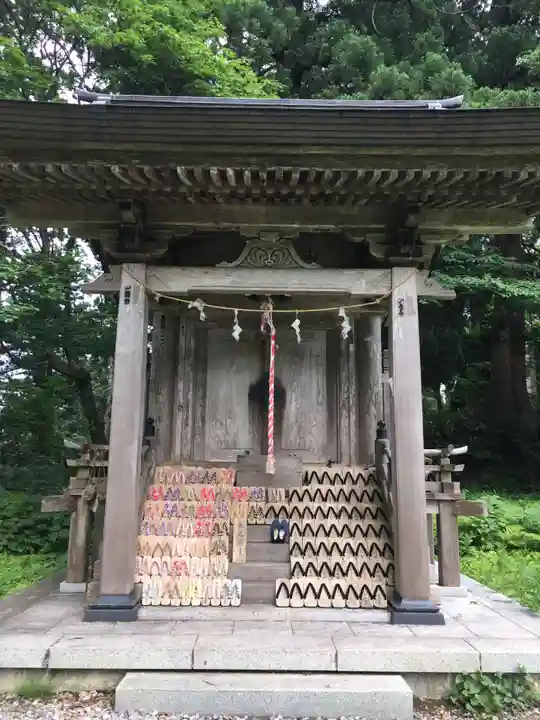 出羽神社(出羽三山神社)~三神合祭殿~の末社・摂社
