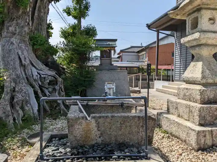 須佐之男社の{uncategorized: "未分類", other: "その他", undefined: "問題あり", building: "その他建物", grave: "お墓", sacred_gate: "鳥居", guardian: "狛犬", statue: "像", buddha: "仏像", history: "歴史", nature: "自然", garden: "庭園", animal: "動物", pagoda: "塔", temizu: "手水舎", mountain_gate: "山門・神門", sanctuary: "本殿・本堂", subordinate: "末社・摂社", art: "芸術", scenery: "景色", jizo: "地蔵", ema: "絵馬", goshuin: "御朱印", omikuji: "おみくじ", items: "授与品その他", amulet: "お守り", goshuincho: "御朱印帳", eats: "食事", festival: "お祭り", votive_dance: "神楽", shichigosan: "七五三参", wedding: "結婚式", experience: "体験その他", initially: "初詣", around: "周辺", anti_infection: "感染症対策"}