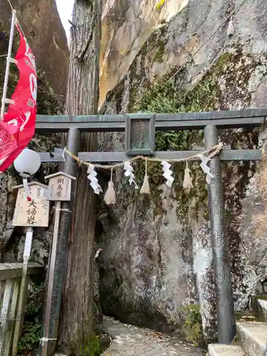 太郎坊宮阿賀神社の鳥居