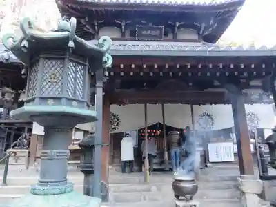 宝山寺の本殿・本堂