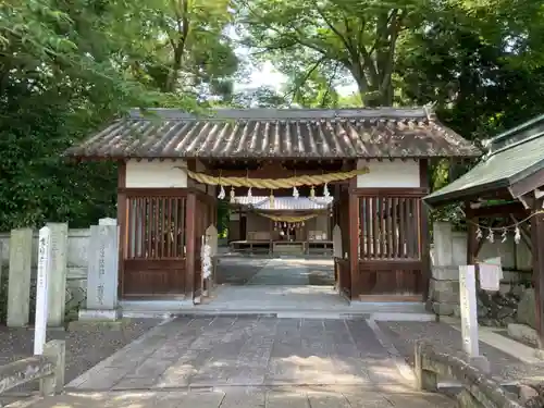 綾延神社の山門・神門