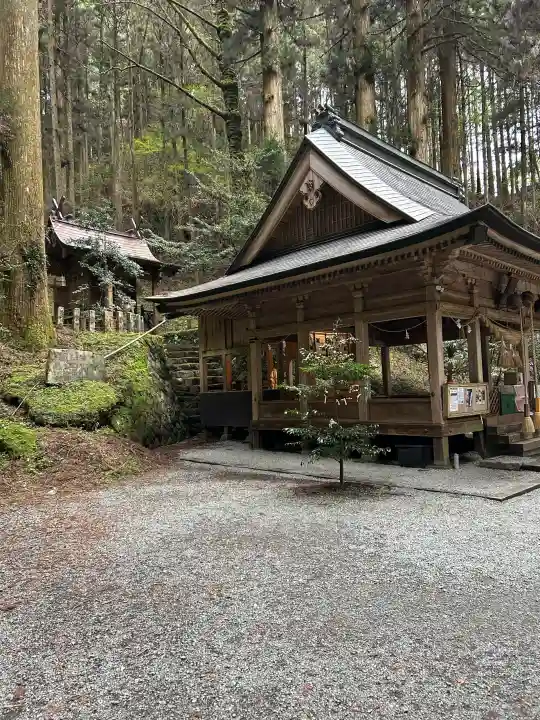 上色見熊野座神社の{uncategorized: "未分類", other: "その他", undefined: "問題あり", building: "その他建物", grave: "お墓", sacred_gate: "鳥居", guardian: "狛犬", statue: "像", buddha: "仏像", history: "歴史", nature: "自然", garden: "庭園", animal: "動物", pagoda: "塔", temizu: "手水舎", mountain_gate: "山門・神門", sanctuary: "本殿・本堂", subordinate: "末社・摂社", art: "芸術", scenery: "景色", jizo: "地蔵", ema: "絵馬", goshuin: "御朱印", omikuji: "おみくじ", items: "授与品その他", amulet: "お守り", goshuincho: "御朱印帳", eats: "食事", festival: "お祭り", votive_dance: "神楽", shichigosan: "七五三参", wedding: "結婚式", experience: "体験その他", initially: "初詣", around: "周辺", anti_infection: "感染症対策"}