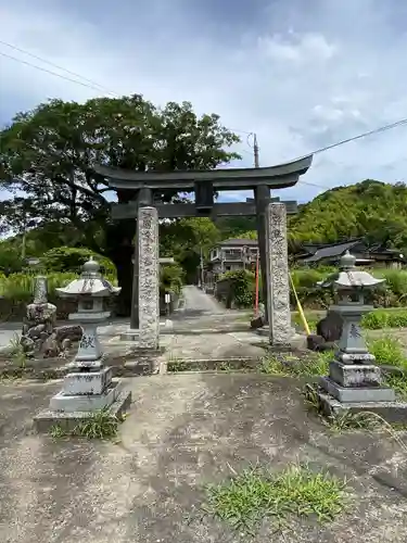 鮭神社の鳥居