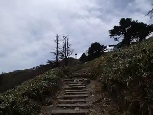 劔山本宮宝蔵石神社の景色