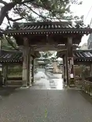 誕生寺の山門