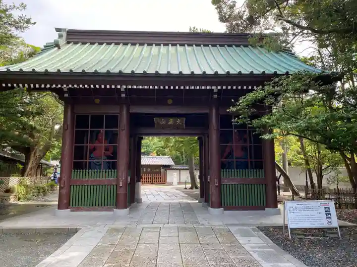 高徳院の山門・神門