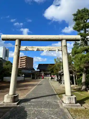 三社神社の{uncategorized: "未分類", other: "その他", undefined: "問題あり", building: "その他建物", grave: "お墓", sacred_gate: "鳥居", guardian: "狛犬", statue: "像", buddha: "仏像", history: "歴史", nature: "自然", garden: "庭園", animal: "動物", pagoda: "塔", temizu: "手水舎", mountain_gate: "山門・神門", sanctuary: "本殿・本堂", subordinate: "末社・摂社", art: "芸術", scenery: "景色", jizo: "地蔵", ema: "絵馬", goshuin: "御朱印", omikuji: "おみくじ", items: "授与品その他", amulet: "お守り", goshuincho: "御朱印帳", eats: "食事", festival: "お祭り", votive_dance: "神楽", shichigosan: "七五三参", wedding: "結婚式", experience: "体験その他", initially: "初詣", around: "周辺", anti_infection: "感染症対策"}