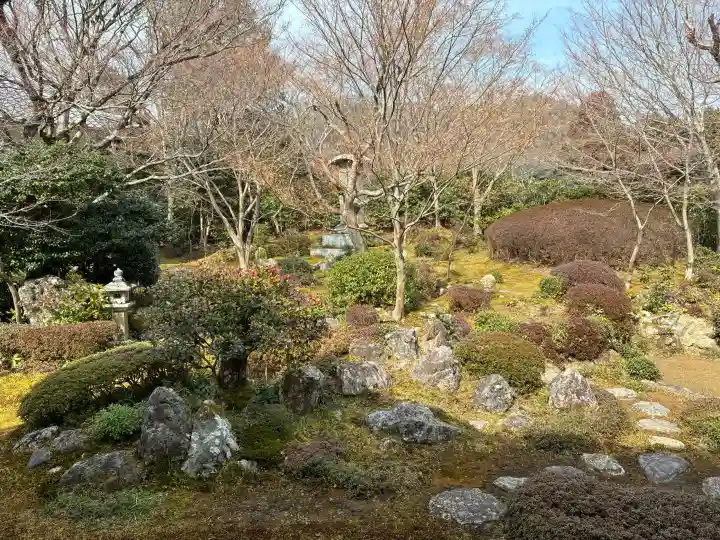 源光庵の{uncategorized: "未分類", other: "その他", undefined: "問題あり", building: "その他建物", grave: "お墓", sacred_gate: "鳥居", guardian: "狛犬", statue: "像", buddha: "仏像", history: "歴史", nature: "自然", garden: "庭園", animal: "動物", pagoda: "塔", temizu: "手水舎", mountain_gate: "山門・神門", sanctuary: "本殿・本堂", subordinate: "末社・摂社", art: "芸術", scenery: "景色", jizo: "地蔵", ema: "絵馬", goshuin: "御朱印", omikuji: "おみくじ", items: "授与品その他", amulet: "お守り", goshuincho: "御朱印帳", eats: "食事", festival: "お祭り", votive_dance: "神楽", shichigosan: "七五三参", wedding: "結婚式", experience: "体験その他", initially: "初詣", around: "周辺", anti_infection: "感染症対策"}