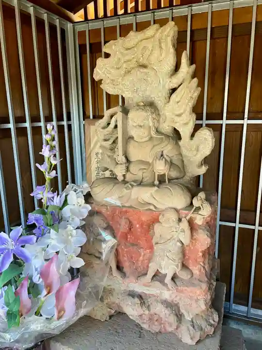 石川不動尊の{uncategorized: "未分類", other: "その他", undefined: "問題あり", building: "その他建物", grave: "お墓", sacred_gate: "鳥居", guardian: "狛犬", statue: "像", buddha: "仏像", history: "歴史", nature: "自然", garden: "庭園", animal: "動物", pagoda: "塔", temizu: "手水舎", mountain_gate: "山門・神門", sanctuary: "本殿・本堂", subordinate: "末社・摂社", art: "芸術", scenery: "景色", jizo: "地蔵", ema: "絵馬", goshuin: "御朱印", omikuji: "おみくじ", items: "授与品その他", amulet: "お守り", goshuincho: "御朱印帳", eats: "食事", festival: "お祭り", votive_dance: "神楽", shichigosan: "七五三参", wedding: "結婚式", experience: "体験その他", initially: "初詣", around: "周辺", anti_infection: "感染症対策"}