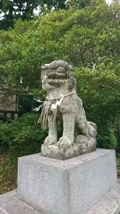 鳥屋神社の狛犬