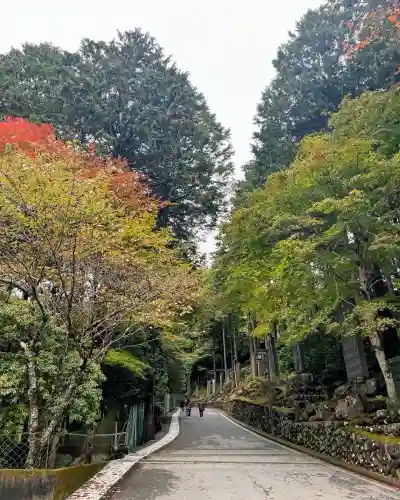 三峯神社の{uncategorized: "未分類", other: "その他", undefined: "問題あり", building: "その他建物", grave: "お墓", sacred_gate: "鳥居", guardian: "狛犬", statue: "像", buddha: "仏像", history: "歴史", nature: "自然", garden: "庭園", animal: "動物", pagoda: "塔", temizu: "手水舎", mountain_gate: "山門・神門", sanctuary: "本殿・本堂", subordinate: "末社・摂社", art: "芸術", scenery: "景色", jizo: "地蔵", ema: "絵馬", goshuin: "御朱印", omikuji: "おみくじ", items: "授与品その他", amulet: "お守り", goshuincho: "御朱印帳", eats: "食事", festival: "お祭り", votive_dance: "神楽", shichigosan: "七五三参", wedding: "結婚式", experience: "体験その他", initially: "初詣", around: "周辺", anti_infection: "感染症対策"}