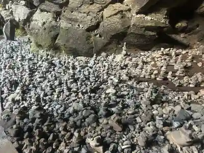 天安河原宮の{uncategorized: "未分類", other: "その他", undefined: "問題あり", building: "その他建物", grave: "お墓", sacred_gate: "鳥居", guardian: "狛犬", statue: "像", buddha: "仏像", history: "歴史", nature: "自然", garden: "庭園", animal: "動物", pagoda: "塔", temizu: "手水舎", mountain_gate: "山門・神門", sanctuary: "本殿・本堂", subordinate: "末社・摂社", art: "芸術", scenery: "景色", jizo: "地蔵", ema: "絵馬", goshuin: "御朱印", omikuji: "おみくじ", items: "授与品その他", amulet: "お守り", goshuincho: "御朱印帳", eats: "食事", festival: "お祭り", votive_dance: "神楽", shichigosan: "七五三参", wedding: "結婚式", experience: "体験その他", initially: "初詣", around: "周辺", anti_infection: "感染症対策"}