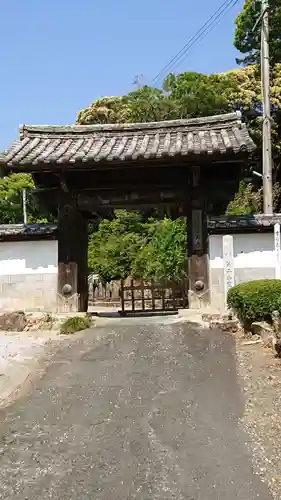 摩訶耶寺の山門