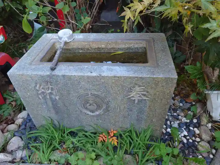 大島稲荷神社の手水舎
