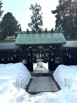 琴似神社の{uncategorized: "未分類", other: "その他", undefined: "問題あり", building: "その他建物", grave: "お墓", sacred_gate: "鳥居", guardian: "狛犬", statue: "像", buddha: "仏像", history: "歴史", nature: "自然", garden: "庭園", animal: "動物", pagoda: "塔", temizu: "手水舎", mountain_gate: "山門・神門", sanctuary: "本殿・本堂", subordinate: "末社・摂社", art: "芸術", scenery: "景色", jizo: "地蔵", ema: "絵馬", goshuin: "御朱印", omikuji: "おみくじ", items: "授与品その他", amulet: "お守り", goshuincho: "御朱印帳", eats: "食事", festival: "お祭り", votive_dance: "神楽", shichigosan: "七五三参", wedding: "結婚式", experience: "体験その他", initially: "初詣", around: "周辺", anti_infection: "感染症対策"}