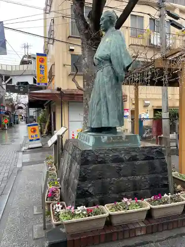 仲町稲荷神社の像