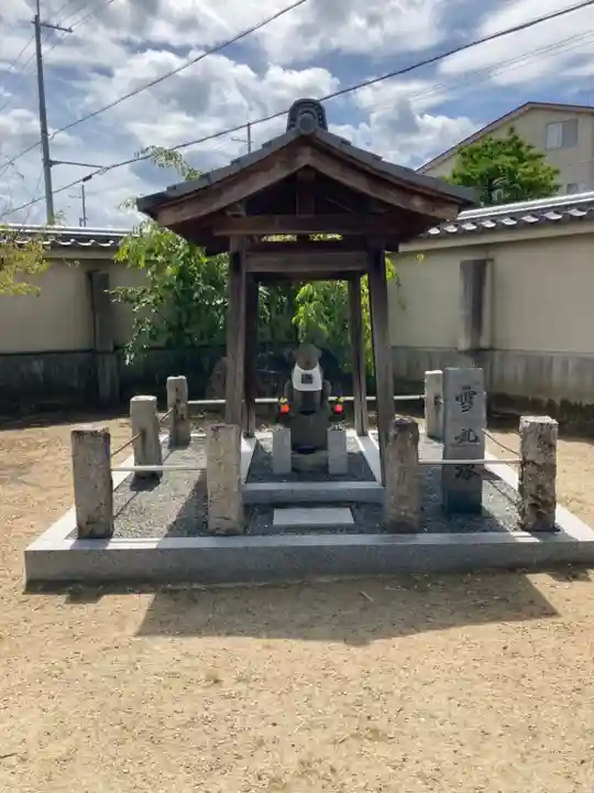 松永弾正少弼久秀公顕彰碑の周辺