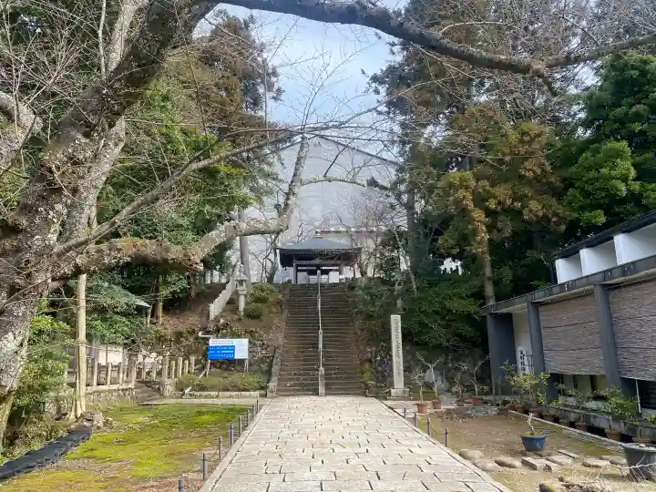 松尾寺の{uncategorized: "未分類", other: "その他", undefined: "問題あり", building: "その他建物", grave: "お墓", sacred_gate: "鳥居", guardian: "狛犬", statue: "像", buddha: "仏像", history: "歴史", nature: "自然", garden: "庭園", animal: "動物", pagoda: "塔", temizu: "手水舎", mountain_gate: "山門・神門", sanctuary: "本殿・本堂", subordinate: "末社・摂社", art: "芸術", scenery: "景色", jizo: "地蔵", ema: "絵馬", goshuin: "御朱印", omikuji: "おみくじ", items: "授与品その他", amulet: "お守り", goshuincho: "御朱印帳", eats: "食事", festival: "お祭り", votive_dance: "神楽", shichigosan: "七五三参", wedding: "結婚式", experience: "体験その他", initially: "初詣", around: "周辺", anti_infection: "感染症対策"}