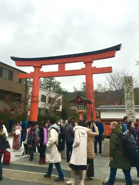 伏見稲荷大社の{uncategorized: "未分類", other: "その他", undefined: "問題あり", building: "その他建物", grave: "お墓", sacred_gate: "鳥居", guardian: "狛犬", statue: "像", buddha: "仏像", history: "歴史", nature: "自然", garden: "庭園", animal: "動物", pagoda: "塔", temizu: "手水舎", mountain_gate: "山門・神門", sanctuary: "本殿・本堂", subordinate: "末社・摂社", art: "芸術", scenery: "景色", jizo: "地蔵", ema: "絵馬", goshuin: "御朱印", omikuji: "おみくじ", items: "授与品その他", amulet: "お守り", goshuincho: "御朱印帳", eats: "食事", festival: "お祭り", votive_dance: "神楽", shichigosan: "七五三参", wedding: "結婚式", experience: "体験その他", initially: "初詣", around: "周辺", anti_infection: "感染症対策"}