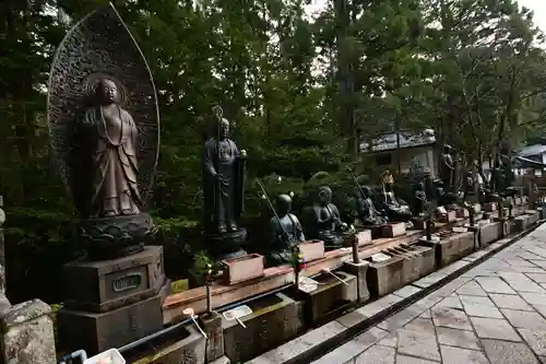 高野山金剛峯寺奥の院(和歌山県)