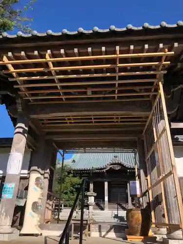 大室山龍渓院の山門