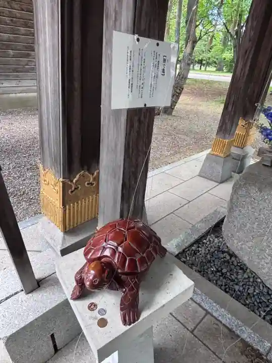 彌彦神社 (伊夜日子神社)の{uncategorized: "未分類", other: "その他", undefined: "問題あり", building: "その他建物", grave: "お墓", sacred_gate: "鳥居", guardian: "狛犬", statue: "像", buddha: "仏像", history: "歴史", nature: "自然", garden: "庭園", animal: "動物", pagoda: "塔", temizu: "手水舎", mountain_gate: "山門・神門", sanctuary: "本殿・本堂", subordinate: "末社・摂社", art: "芸術", scenery: "景色", jizo: "地蔵", ema: "絵馬", goshuin: "御朱印", omikuji: "おみくじ", items: "授与品その他", amulet: "お守り", goshuincho: "御朱印帳", eats: "食事", festival: "お祭り", votive_dance: "神楽", shichigosan: "七五三参", wedding: "結婚式", experience: "体験その他", initially: "初詣", around: "周辺", anti_infection: "感染症対策"}