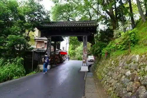 金峯山寺の山門