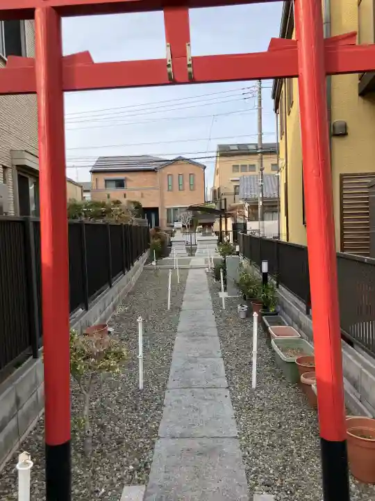 大天稲荷宮の{uncategorized: "未分類", other: "その他", undefined: "問題あり", building: "その他建物", grave: "お墓", sacred_gate: "鳥居", guardian: "狛犬", statue: "像", buddha: "仏像", history: "歴史", nature: "自然", garden: "庭園", animal: "動物", pagoda: "塔", temizu: "手水舎", mountain_gate: "山門・神門", sanctuary: "本殿・本堂", subordinate: "末社・摂社", art: "芸術", scenery: "景色", jizo: "地蔵", ema: "絵馬", goshuin: "御朱印", omikuji: "おみくじ", items: "授与品その他", amulet: "お守り", goshuincho: "御朱印帳", eats: "食事", festival: "お祭り", votive_dance: "神楽", shichigosan: "七五三参", wedding: "結婚式", experience: "体験その他", initially: "初詣", around: "周辺", anti_infection: "感染症対策"}