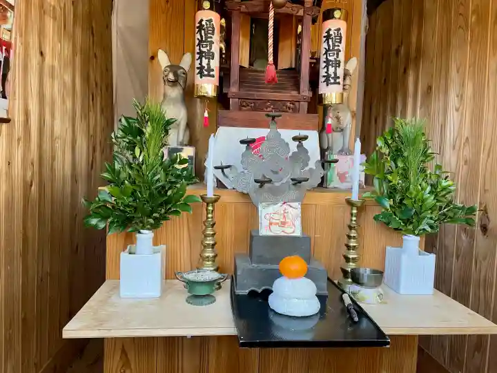 稲荷社の{uncategorized: "未分類", other: "その他", undefined: "問題あり", building: "その他建物", grave: "お墓", sacred_gate: "鳥居", guardian: "狛犬", statue: "像", buddha: "仏像", history: "歴史", nature: "自然", garden: "庭園", animal: "動物", pagoda: "塔", temizu: "手水舎", mountain_gate: "山門・神門", sanctuary: "本殿・本堂", subordinate: "末社・摂社", art: "芸術", scenery: "景色", jizo: "地蔵", ema: "絵馬", goshuin: "御朱印", omikuji: "おみくじ", items: "授与品その他", amulet: "お守り", goshuincho: "御朱印帳", eats: "食事", festival: "お祭り", votive_dance: "神楽", shichigosan: "七五三参", wedding: "結婚式", experience: "体験その他", initially: "初詣", around: "周辺", anti_infection: "感染症対策"}