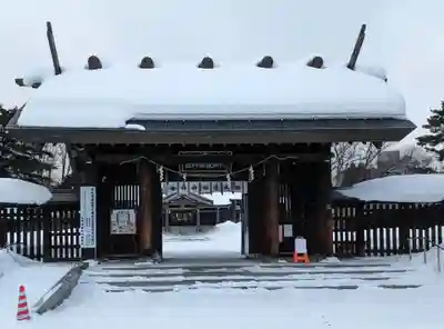 札幌護國神社の山門・神門