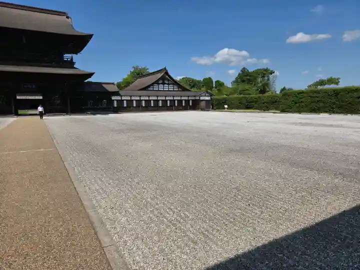 瑞龍寺の{uncategorized: "未分類", other: "その他", undefined: "問題あり", building: "その他建物", grave: "お墓", sacred_gate: "鳥居", guardian: "狛犬", statue: "像", buddha: "仏像", history: "歴史", nature: "自然", garden: "庭園", animal: "動物", pagoda: "塔", temizu: "手水舎", mountain_gate: "山門・神門", sanctuary: "本殿・本堂", subordinate: "末社・摂社", art: "芸術", scenery: "景色", jizo: "地蔵", ema: "絵馬", goshuin: "御朱印", omikuji: "おみくじ", items: "授与品その他", amulet: "お守り", goshuincho: "御朱印帳", eats: "食事", festival: "お祭り", votive_dance: "神楽", shichigosan: "七五三参", wedding: "結婚式", experience: "体験その他", initially: "初詣", around: "周辺", anti_infection: "感染症対策"}