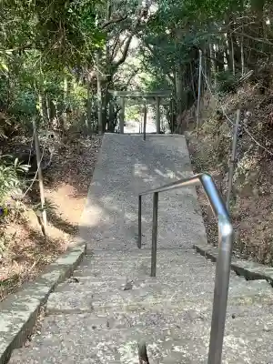 吉田八幡神社の{uncategorized: "未分類", other: "その他", undefined: "問題あり", building: "その他建物", grave: "お墓", sacred_gate: "鳥居", guardian: "狛犬", statue: "像", buddha: "仏像", history: "歴史", nature: "自然", garden: "庭園", animal: "動物", pagoda: "塔", temizu: "手水舎", mountain_gate: "山門・神門", sanctuary: "本殿・本堂", subordinate: "末社・摂社", art: "芸術", scenery: "景色", jizo: "地蔵", ema: "絵馬", goshuin: "御朱印", omikuji: "おみくじ", items: "授与品その他", amulet: "お守り", goshuincho: "御朱印帳", eats: "食事", festival: "お祭り", votive_dance: "神楽", shichigosan: "七五三参", wedding: "結婚式", experience: "体験その他", initially: "初詣", around: "周辺", anti_infection: "感染症対策"}