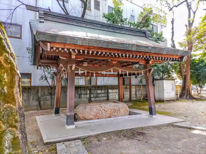 六所神社の手水舎
