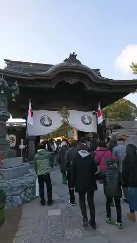 豊川閣　妙厳寺の山門・神門