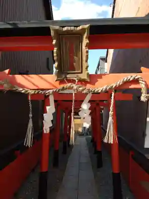 合槌稲荷大明神の鳥居