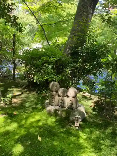 長谷寺の{uncategorized: "未分類", other: "その他", undefined: "問題あり", building: "その他建物", grave: "お墓", sacred_gate: "鳥居", guardian: "狛犬", statue: "像", buddha: "仏像", history: "歴史", nature: "自然", garden: "庭園", animal: "動物", pagoda: "塔", temizu: "手水舎", mountain_gate: "山門・神門", sanctuary: "本殿・本堂", subordinate: "末社・摂社", art: "芸術", scenery: "景色", jizo: "地蔵", ema: "絵馬", goshuin: "御朱印", omikuji: "おみくじ", items: "授与品その他", amulet: "お守り", goshuincho: "御朱印帳", eats: "食事", festival: "お祭り", votive_dance: "神楽", shichigosan: "七五三参", wedding: "結婚式", experience: "体験その他", initially: "初詣", around: "周辺", anti_infection: "感染症対策"}