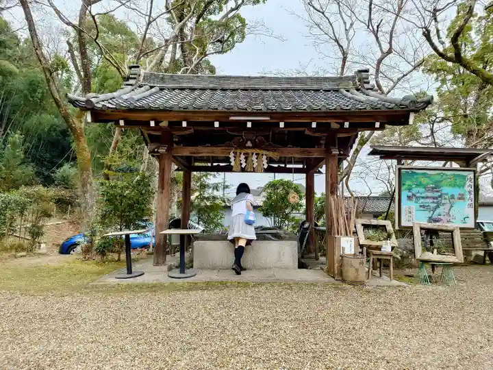 等彌神社の手水舎