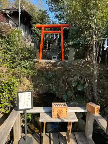 横浜御嶽神社の鳥居