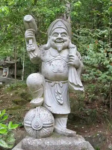 宝登山神社の像