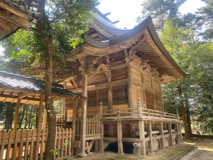 御出石神社の{uncategorized: "未分類", other: "その他", undefined: "問題あり", building: "その他建物", grave: "お墓", sacred_gate: "鳥居", guardian: "狛犬", statue: "像", buddha: "仏像", history: "歴史", nature: "自然", garden: "庭園", animal: "動物", pagoda: "塔", temizu: "手水舎", mountain_gate: "山門・神門", sanctuary: "本殿・本堂", subordinate: "末社・摂社", art: "芸術", scenery: "景色", jizo: "地蔵", ema: "絵馬", goshuin: "御朱印", omikuji: "おみくじ", items: "授与品その他", amulet: "お守り", goshuincho: "御朱印帳", eats: "食事", festival: "お祭り", votive_dance: "神楽", shichigosan: "七五三参", wedding: "結婚式", experience: "体験その他", initially: "初詣", around: "周辺", anti_infection: "感染症対策"}