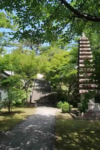 西教寺の塔