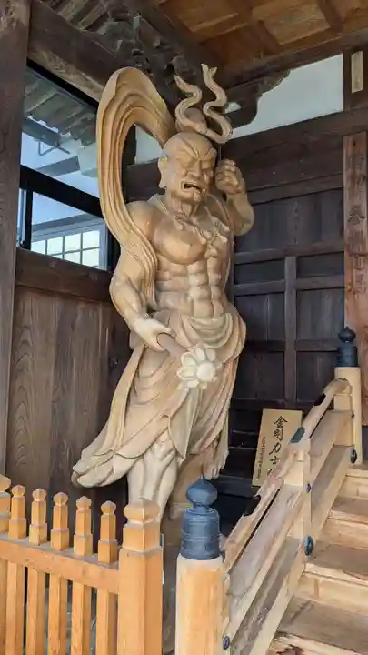 徳城寺の像