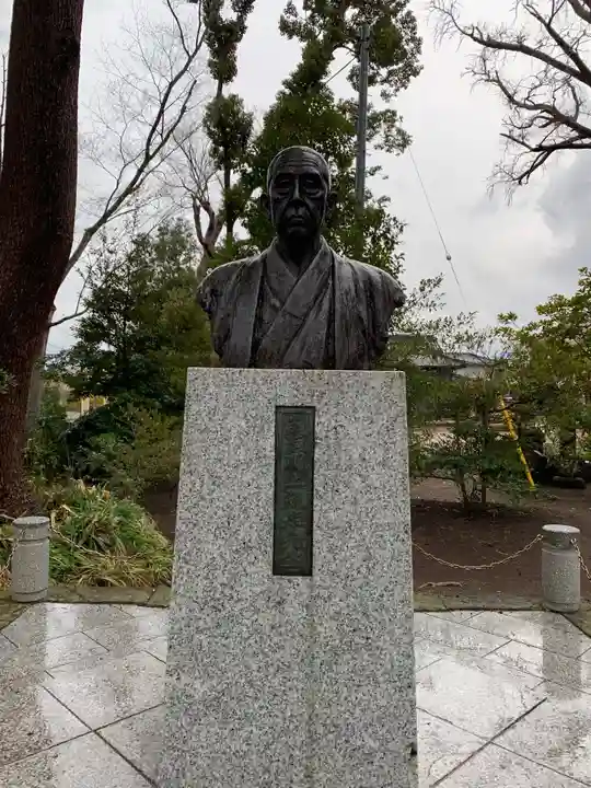飯香岡八幡宮の像